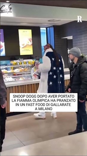 Snoop Dogg pranza in un fast food di Milano dopo evento Olimpiadi