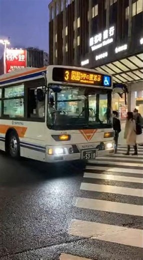 AIに横浜駅西口を発車する相鉄バスを作らせたら最後とんでもない映像になったw