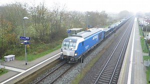 6.1K views · 265 reactions | Der morgendliche "blaue AUTOZUG Sylt" hat aus Niebüll kommend die Insel erreicht und befährt hier auf dem Weg nach Westerland gerade den Bahnhof Morsum. Am frühen Morgen hätte es noch freie Plätze...! https://www.autozug-sylt.de/ | info24 - ÖV Schweiz - Europa | Facebook