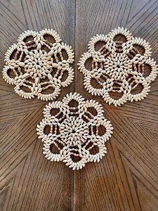 Vintage Puka Shell Trivets; Set of 3; Retro Kitchenalia; Boho Lakehouse Kitchen; Gift for New Home; Cowrie Shell Trivets; Nautical Tableware - Etsy