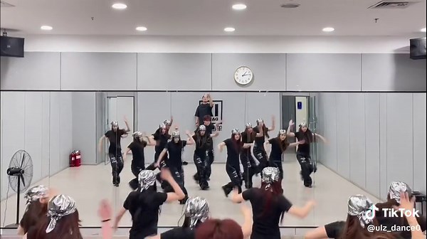 #girsandboys #douyin抖音 #reels有毒 #dancechoreography #fypシ #viralvideo #dance #fyp #ulz_dance0