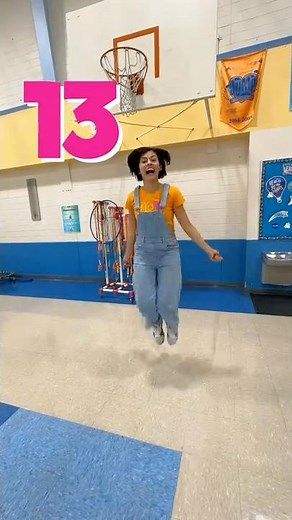 Christina intenta saltar la cuerda😲 ¿Lo logrará? 👀✨#123andres #cancionesinfantiles