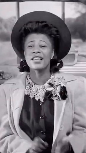 ella fitzgerald singing “A-Tisket A- Tasket” in “Ride ‘Em Cowboy”(1942) 🤍✨ #oldhollywood #explorepage #hollywood #explore #iconic #beauty #glamour #1950s #50s #1960s #60s #film #icon #oldmovies #movies #moviestar #actors #actress #vintage #classic #oldhollywoodglamour #40s #1940s #goldenageofhollywood #popculture #ellafitzgerald #fitzgerald #singing #music #vintagemusic | Classic.hollywood1
