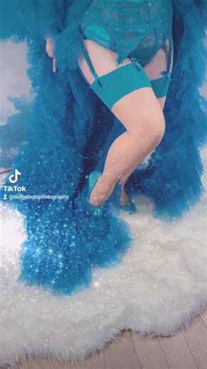 Dolly Shots Photography on Instagram: "The Teal Queen has arrived!! The glamourous Charlie Quinn has her head in the clouds in our latest photo collab! 🩵💙🩵 Check out more photos from this shoot at www.ClassicallyCurvy.com!! 💋💋💋 Visit www.DollyShotsPhotography.com to learn more and to book your photoshoot! Model @charliequinnto Backdrop @quintessentialsto Lingerie @gigisfrills #Toronto #TorontoPhotography #TorontoPhotographer #TorontoBoudoir #Boudoir #BoudoirPhotography #Pinup #PinupPhotogr