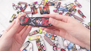 Hortsun 100 Pieces Mini Finger Skateboard, Finger Boards Set with Double Sided Pattern Creative Novelty Birthday Party Favors Exchange Gift Goodie Bag Stuffers, Random Pattern
