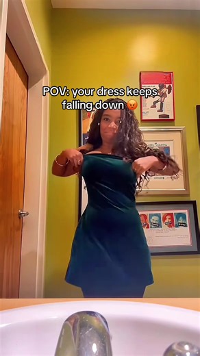 Girls don’t you just hate when your strapless dress keeps falling down 😭😩 don’t worry girls we got the hack you need ✨. #fashionhacks #outfithacks #stylinghacks #bodyadhesive #fyp