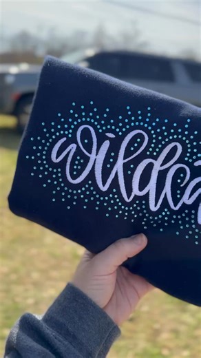 ✨ Rhinestone Monogram Crewnecks ✨ Custom embroidered script monogram with rhinestone detail — boutique quality, made to last. 👕 Youth & Adult sizes available 💰 Youth $46 | Adult $52 | 2XL $56 Limited quantities available. Comment NAME SIZE to order 👇 | KAJ Southern Designs