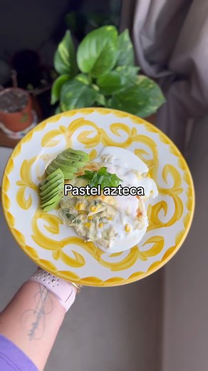 Receta de Pastel Azteca con Salsa de Poblano