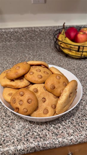 🍪 Quick Sweetened Condensed Milk Cookies You only need a few simple ingredients: • 1 can sweetened condensed milk (about 11–14 oz / 300–380 g) • 1 egg • 1 ¾–2 cups all-purpose flour (230–270 g) • 1 teaspoon baking powder • Vanilla extract (optional, to taste) In a bowl, mix the sweetened condensed milk and the egg until smooth. Add the flour and baking powder (and vanilla if using). The dough will be soft and a little sticky — that’s normal. Lightly wet your hands with water so the dough doesn’