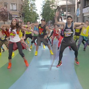 First we heated up the dance floor with "Caliente", now we're turnin' up the volume with "Buzina"! ⠀⠀⠀⠀⠀⠀⠀⠀⠀ Get ready to jam to @pabllovittar's latest by hitting the link in bio to find a class near you! ⠀⠀⠀⠀⠀⠀⠀⠀⠀ 📸: @g2dance @arman305 @locoknight @vickyzagarra | Zumba Fitness