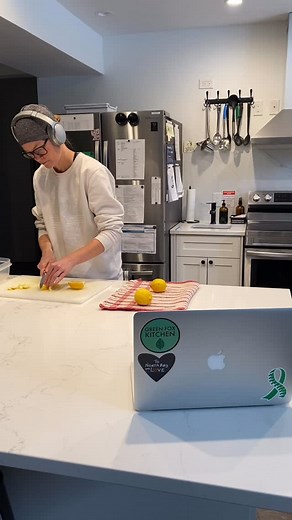 You can’t do it all…I tried to film a cute reel, attend a virtual seminar on entrepreneurship, and cut lemons at the same time. Forgot to tell Mike to stay out of the kitchen.🤣 | Green Fox Kitchen