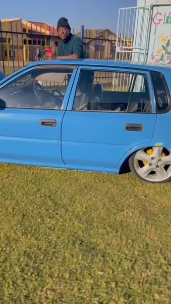 Blue Car Repair: Engine Inspection and Repair Tips