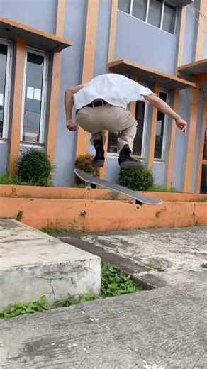 Pop shuvit #skateboard #skateboarding #skate #skater #skating #skatelife #thrasher #skatepark #sk8