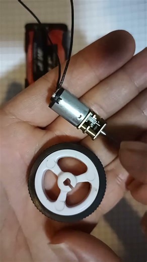 𝗙𝗔́𝗖𝗜𝗟𝗜𝗦𝗜𝗠𝗢 👌​ como hacer funcionar un motor dc con pilas 🪫