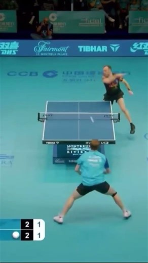 Alexi Lebrun counter back the continuous attack from Simon Gauzy