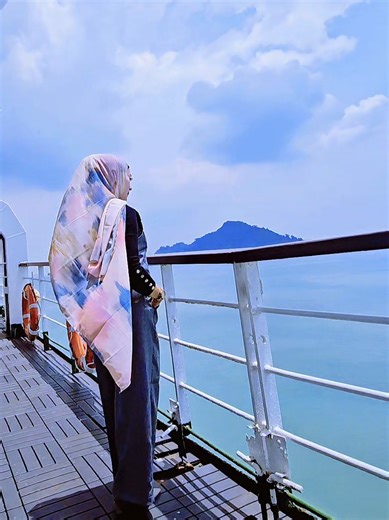 susi delphia (@susi.delphia)’s videos with suara asli - Harry