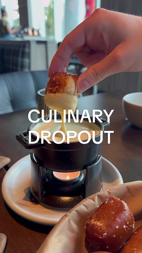 You HAVE to check out this spot 😄 🤗Join me in welcoming Culinary Dropout to Charlotte. Honestly, I did not have high expectations for this restaurant, due to it being a chain, but let me be the first to say DO NOT judge a book by its cover! Culinary Dropout is already somewhere I can’t wait to visit again and I cannot wait til they officially open on October 11th. My favorite things were: 🐖36-Hour Pork Ribs // Jalapeño, Molasses, Fries 🥨Soft Pretzels & Provolone Fondue // Sea Salt 🍹Peaches 