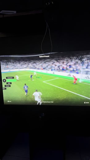 🤣 SUPER DRIBLIM 🔥 Khvicha Kvaratskhelia 😳 nxjerr për “ski” Éder Militão 😂🤙 Mbrojtja humbi fare 👀 Kjo ishte e çmendur! Tag shokun që bie kështu 😂👇 🎮 PS5 • PS4 • PS3 📍 PlayStation Te Boli #fc26 #kvara #militao #dribbling #gaming 😂🔥
