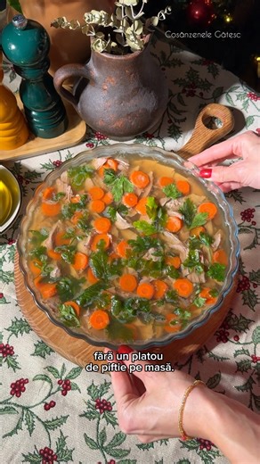 (proiect platit) Craciunul nu ar fi la fel fara un platou de piftie pe masa. Aceasta este reteta noastra, ne apucam de treaba? Cod de reducere: 15COSANZENE - valabil pentru toate multicookerele Ninja de pe site (www.ninja.ro) 📝Lista ingrediente: - 3 pulpe inferioare de curcan (puteti folosi si aripi - important este sa aiba os); - o telina mica; - o ceapa; - 3-4 morcovi mici; - o lingura de boabe intregi de piper; - 1-2 frunze de dafin; - sare dupa gust; - cateva frunze de patrunjel; - 3-4 cate