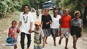 Roy Wasi shares his journey from volunteering to being named the Solomon Islands Youth Ambassador for World Vision, highlighting how community service led to personal growth, skills development, and international recognition. 𝗪𝗮𝘁𝗰𝗵 𝗙𝘂𝗹𝗹 𝗡𝗲𝘄𝘀 𝗕𝘂𝗹𝗹𝗲𝘁𝗶𝗻 𝗳𝗼𝗿 𝗪𝗲𝗱 𝟭𝟴 𝗝𝘂𝗻𝗲 𝟮𝟬𝟮𝟱, 𝗟𝗶𝗻𝗸: https://youtu.be/xottBabJs1E | Tavuli News - Solomon Islands