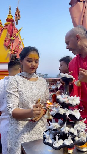 𝙆𝙤𝙢𝙖𝙡 𝙠𝙝𝙖𝙧𝙖𝙩𝙩 on Instagram: "Ganga Aarti 😍😘 Full Vlog Is Out Watch It On Bob And Komal YouTube Channel 🥰"