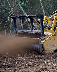 Here's the Tigercat M726G mulcher paired with the Tigercat 4061-25 mulching head, easily tackling a demanding land clearing project. Ideal for right-of-way and commercial land clearing applications, the M726G cost-effectively mulches standing timber, brush and blowdown. Excellent build quality, reliability and long-term durability for highest availability rates, maximizing productivity in time-sensitive clearing projects.⁠ https://www.tigercat.com/product/m726g-mulcher/ #tigercat #tigercatmachin
