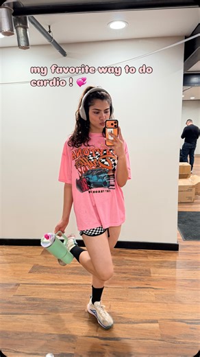 u can just call me soho 😸 on Instagram: "This is my favourite way to finish a strength session 😊 I get bored during regular cardio so this keeps it fun and makes the time fly WHY POP SONGS? because the structure is so predictable: • 1–1.5 minutes of “recovery” during the verses • 30–45 seconds of all-out effort during the chorus making it the PERFECT HIIT WORKOUT !! :) 7 songs means The whole thing takes 25–30 minutes, so you can add it to the end of your workout or do it as a quick standalone