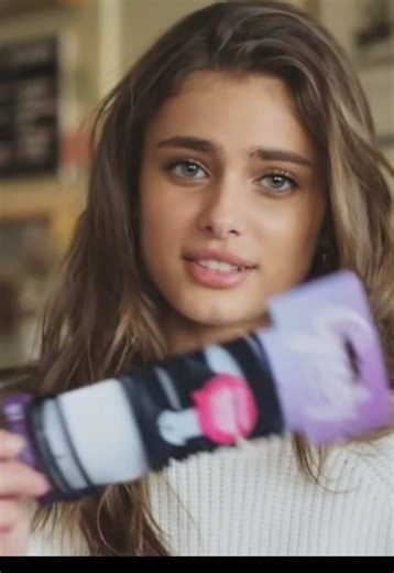 Taylor Hill's Stunning Looks: A Beauty Breakdown