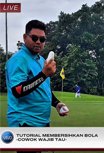 Tutorial Membersihkan Bola di Lapangan Golf