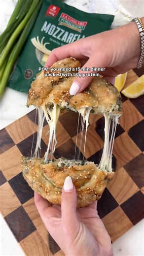 Victoria Minell on Instagram: "CHEESY CHICKEN RICE PAPER SPIRAL 🔥 Using @lacasadelformaggio 100% mozzarella cheese string sticks. Ingredients: 100 g frozen spinach, thawed and drained well 180 g raw chicken breast mince 20 g light feta, crumbled Salt & pepper, to taste 1 tsp dried oregano 1 tbsp chopped fresh mint 1 tbsp chopped fresh dill 1 La Casa Mozzarella String Cheese Stick, pulled into 4 thin strips 3 rice paper sheets 1 egg, lightly whisked (for egg wash) Sesame seeds, for topping Metho