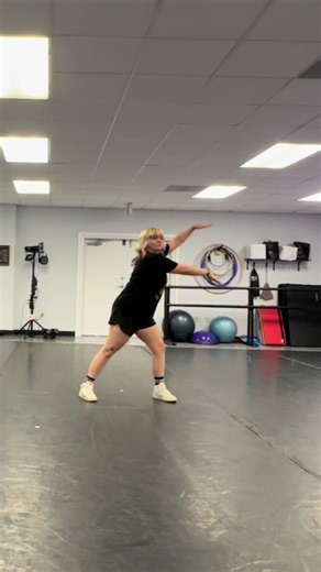 almost forgot about this lil combo i choreographed when @TroyBoi came to pensacola! not so oldie but still goodie. moves: meeeee! song: do you? by troyboi #dance #throwback #choreography #dancer #danceinstructor