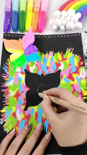 a beautiful rainbow butterfly, esay and satisfying to make. #art #drawing #coloring #butterfly