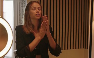 他们的生活方式 | How Top Model Birgit Kos Gets Runway Ready Diary of a Model