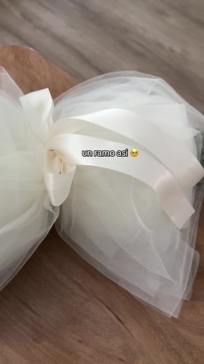 Tulle wrap rose bouquet. Proposal bouquet #ramo #proposal #proposalbouquet #proposalflowers #floristsoftiktok #florist