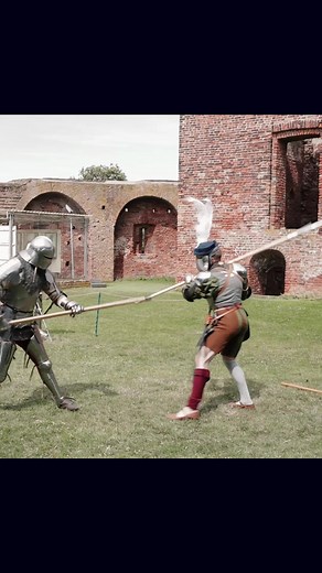 Armoured Fencing: Landsknecht vs Full Armour | Comparison