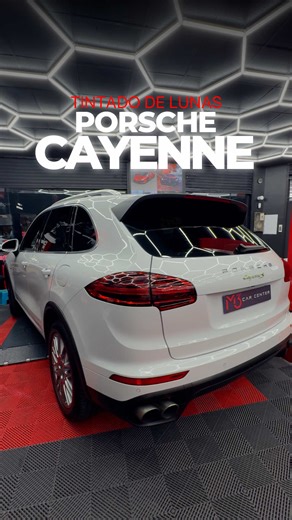 Desde 100€, cualquier SUV puede dar un cambio enorme… como este Porsche Cayenne 🔥 El tintado no solo mejora la estética: también ayuda a proteger el interior, rechaza hasta el 70% del calor, bloquea el 99% de los rayos UV y aporta mucha más privacidad en cada trayecto. Más confort, más protección y una presencia mucho más premium. 🗓️ ¡Reserva tu cita y dale a tu Mercedes el cambio que se merece! 📲 665 53 15 68 📍 C/ de Móstoles 93, Fuenlabrada #m3carcenter #porschecayenne #tintadodelunas #suv