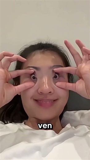 Why do Chinese people have such small eyes?