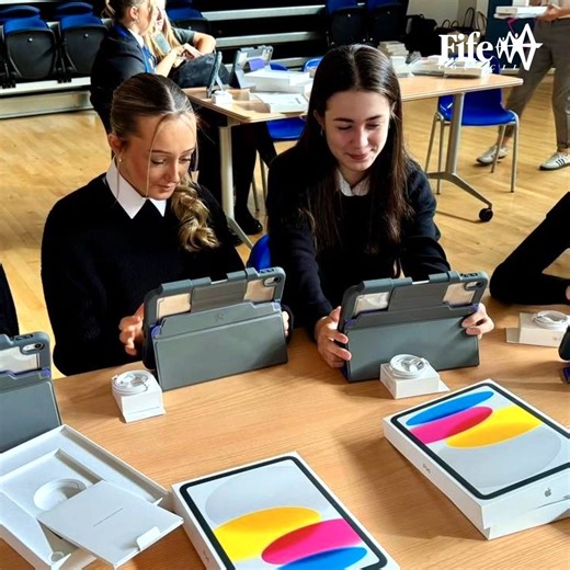 It’s been one week since Fife Council started rolling out iPads to thousands of school pupils – and young people at Viewforth High School have already been seeing the benefits. As part of Fife Council’s Transforming Learning initiative, every young person in P6 to S6 will receive an iPad, revolutionising the learning experience for over 30,000 young people across Fife’s 132 primary schools, 18 high schools and five special schools. More than 35,000 devices are being distributed across the region