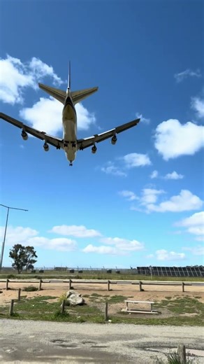 Boeing 747 landing at Melbourne Airport.