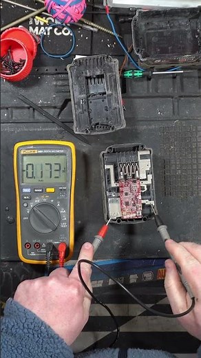 Why Milwaukee Batteries Flash Red and Green (Dead Cell Found) #battery #repair #diy #milwaukee