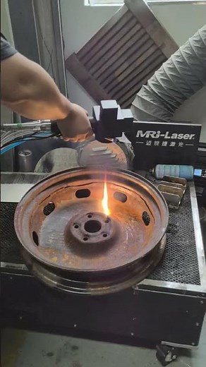 2000W Pulsed laser cleaning machine for rust removal