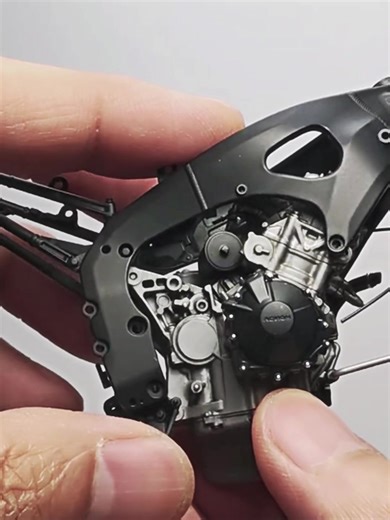 Building Tamiya 1/12 CBR1000RR-R Scale Model - Part 02