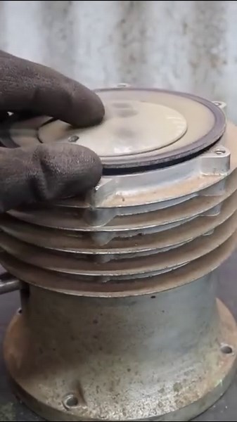 Incredible restoration of a Speedy Sprayer air compressor