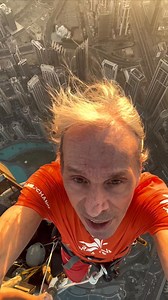 Au sommet des 828m du Burj Khalifa à Dubai qui reste à ce jour le plus haut building du monde . Sur cette vidéo en novembre 2023 à l.age de 61 ans pour une ascension rondement menée en neuf heures. Juste à temps pour assister à un couché de soleil examen. #climbing_is_my_passion #climbing #climbinglife #legacy #burjkhalifadubai #climbinginspiration | Alain Robert