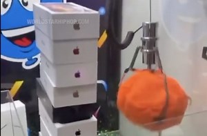 Genius: Dude Came Up Using This Claw Machine!