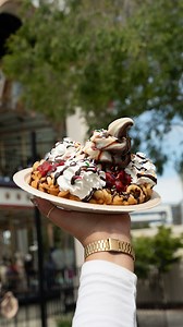 15K views · 68 reactions | Your dream funnel cake: GO! ⬇️ Visit https://bit.ly/3Gg2AAk for MORE | Six Flags | Facebook