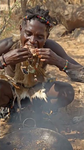 Hadzabe Cooking Under Deep Tree Shade #Hadzabe #TreeShade #PrimitiveCooking #WildFood #shorts