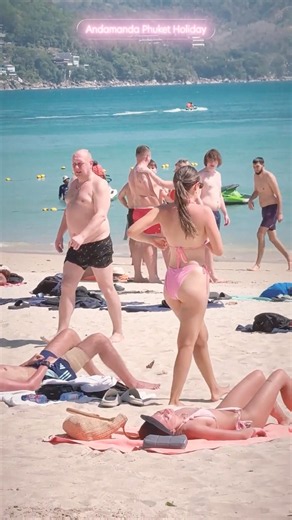 🇹🇭 Phuket | Pink Bikini Crosses Patong Sand Before the Park