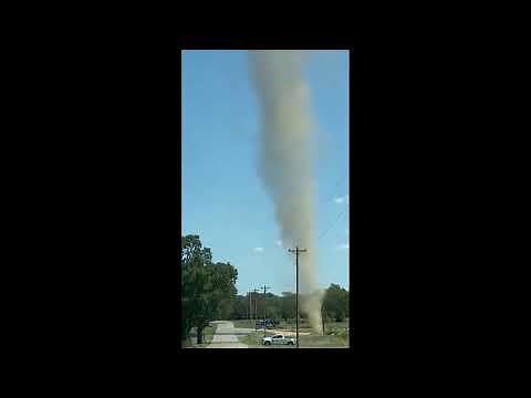 What's a dust devil? See how it differs from tornado in this video from Tennessee