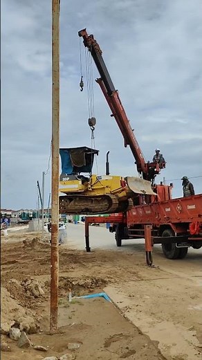 Crane Lifting a Bulldozer! Rigging Heavy Equipment Safely | Construction Shorts